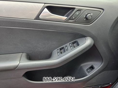 Used 2017 Volkswagen Jetta SE FWD image 31