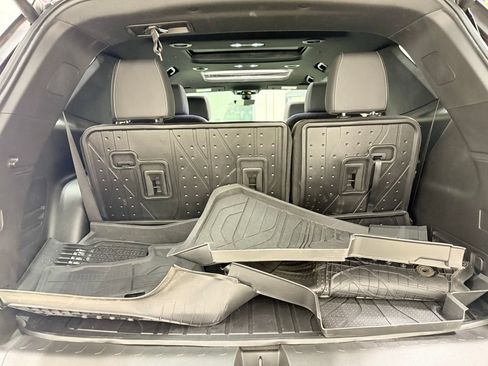 Used 2023 Chevrolet Traverse LT w/ LT Premium Package AWD/4WD image 40