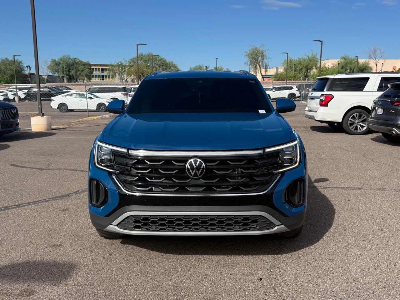 Used 2025 Volkswagen Atlas Cross Sport SE FWD image 2