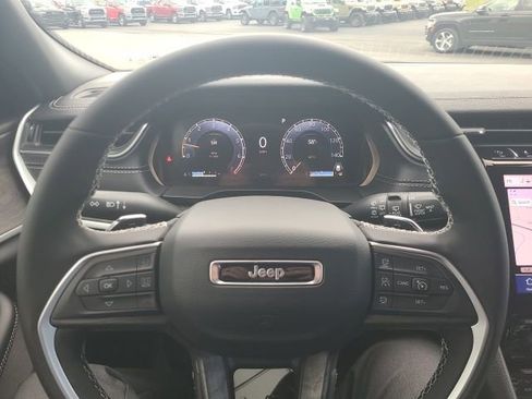 New 2025 Jeep Grand Cherokee Limited w/ Luxury Tech Group II image 13