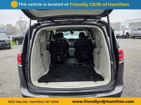 Used 2022 Chrysler Pacifica Touring-L w/ Uconnect Theater Family Group AWD/4WD image 10