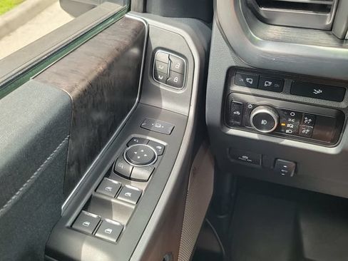 Used 2023 Ford F250 Lariat w/ Lariat Ultimate Package AWD/4WD image 19