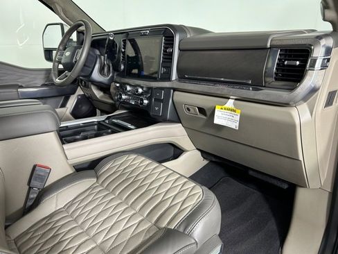 Used 2025 Ford F350 Platinum w/ Platinum Plus Package image 19