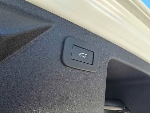 Certified 2025 Land Rover Discovery Sport S image 18