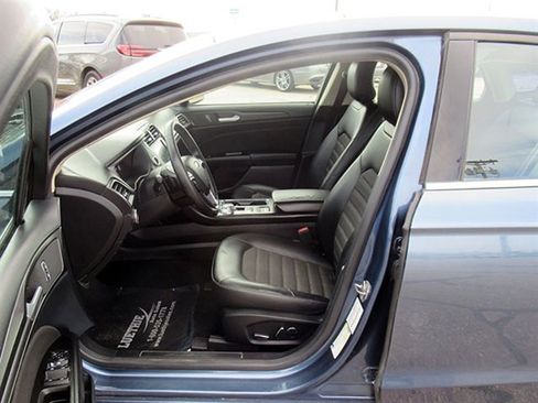 Used 2018 Ford Fusion SE w/ Equipment Group 201A FWD image 12