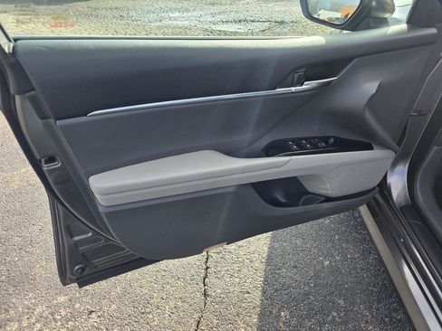 Used 2018 Toyota Camry LE w/ Convenience Package image 9