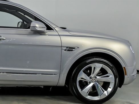Used 2019 Bentley Bentayga AWD/4WD image 12