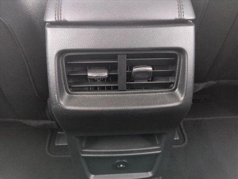 Certified 2024 Ford Edge SE image 16