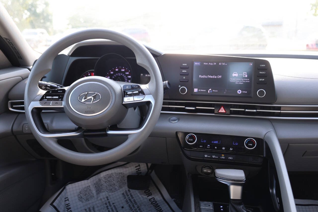 Used 2022 Hyundai Elantra SEL FWD image 22