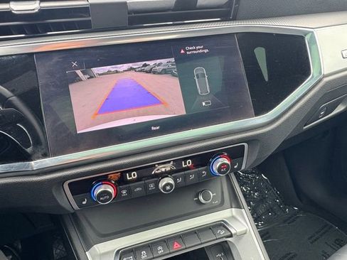 Used 2021 Audi Q3 2.0T Premium image 9