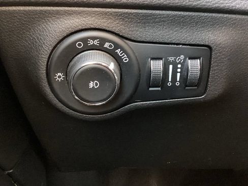 Used 2018 Jeep Compass Latitude w/ Cold Weather Group AWD/4WD image 20