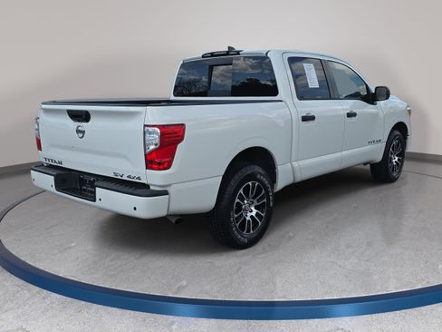 Used 2022 Nissan Titan SV image 5