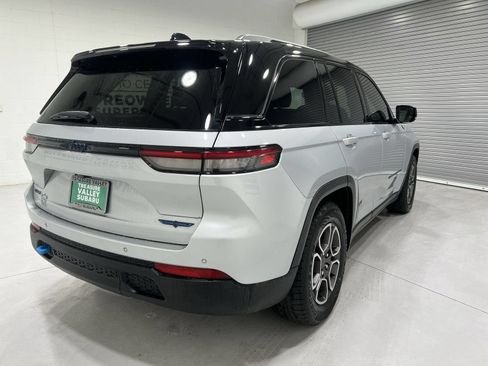 Used 2022 Jeep Grand Cherokee Trailhawk AWD/4WD image 8