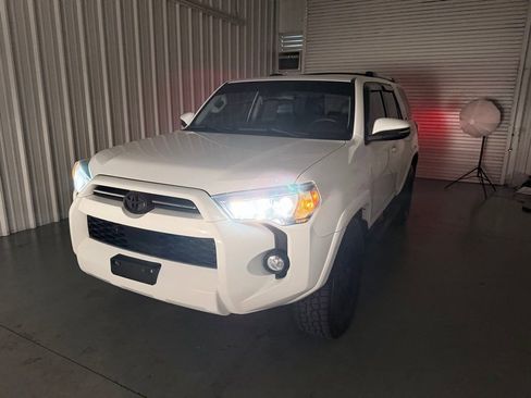 Used 2020 Toyota 4Runner SR5 Premium w/ Moonroof Package RWD image 7