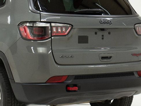 Used 2022 Jeep Compass Trailhawk w/ Trailhawk Convenience Group AWD/4WD image 12