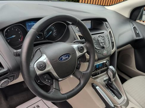 Used 2012 Ford Focus SEL w/ SEL/Titanium Winter Pkg FWD image 9