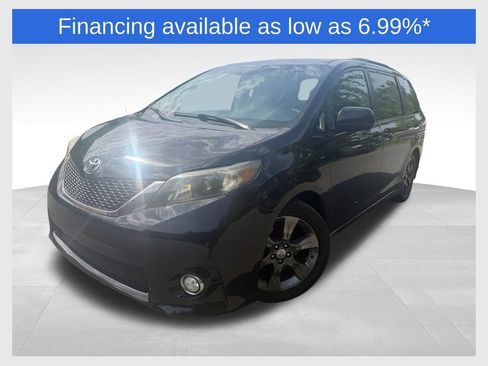 Used 2012 Toyota Sienna SE FWD image 1