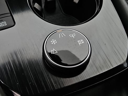 Certified 2022 Nissan Rogue Platinum w/ Head-Up Display Package image 25