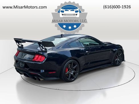 Used 2021 Ford Mustang Shelby GT500 w/ Carbon Fiber Track Pack RWD image 5