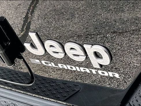 Used 2023 Jeep Gladiator Overland w/ Popular Equipment Package AWD/4WD image 25