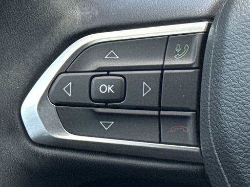 Used 2023 Jeep Compass Latitude AWD/4WD image 19