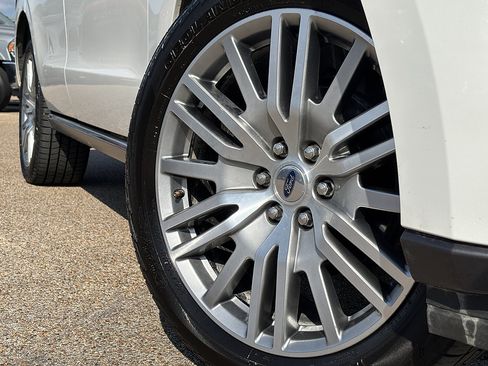 Used 2024 Ford Expedition Limited AWD/4WD image 18