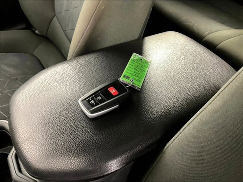 Used 2022 Toyota RAV4 XLE FWD image 36