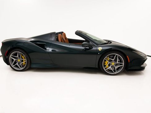 Certified 2022 Ferrari F8 Tributo RWD image 3