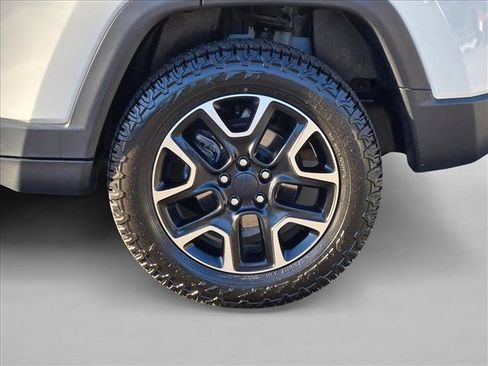 Used 2020 Jeep Compass Trailhawk image 22