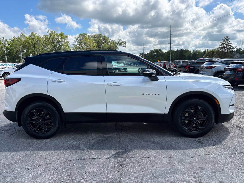 Used 2024 Chevrolet Blazer LT w/ Sound & Technology Package AWD/4WD image 4