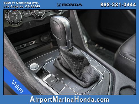 Used 2018 Volkswagen Tiguan SEL FWD image 25