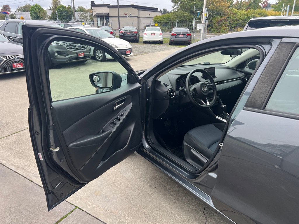 Used 2019 Toyota Yaris LE FWD image 10