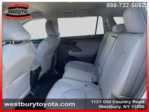 Used 2022 Toyota Highlander LE AWD/4WD image 15