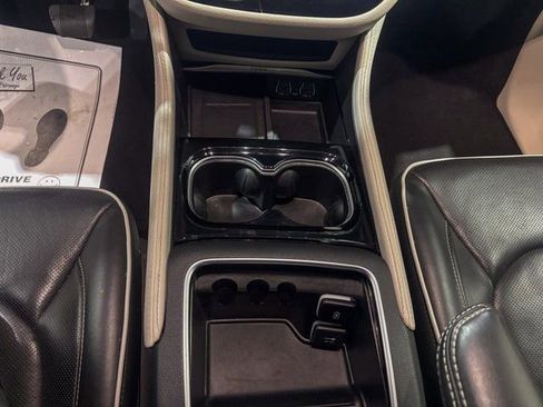 Used 2024 Chrysler Pacifica Limited image 16