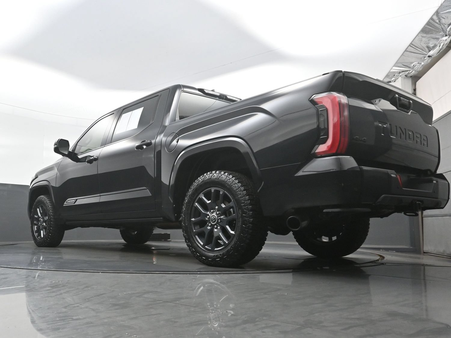 Used 2023 Toyota Tundra Platinum AWD/4WD image 32