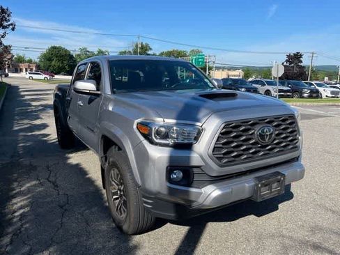 Used 2021 Toyota Tacoma TRD Sport AWD/4WD image 3