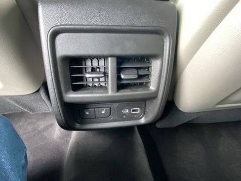 Used 2023 Cadillac XT4 Luxury AWD/4WD image 14