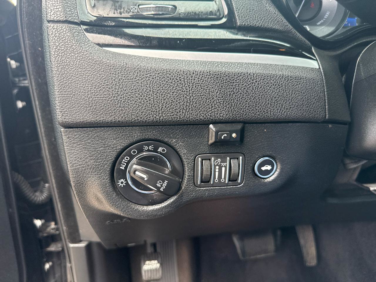 Used 2018 Chrysler 300 S RWD image 22