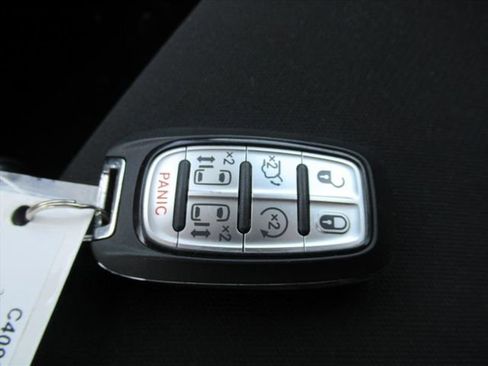 Used 2023 Chrysler Voyager LX image 22