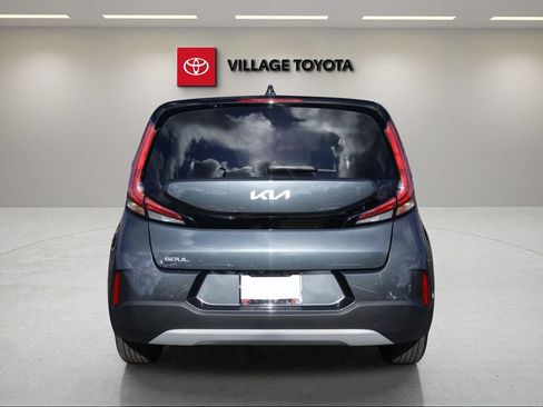 Used 2025 Kia Soul LX w/ LX Technology Package FWD image 4