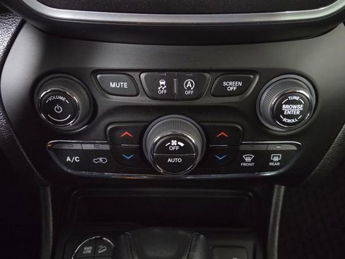 Used 2022 Jeep Cherokee Trailhawk w/ Trailer Tow Group image 24