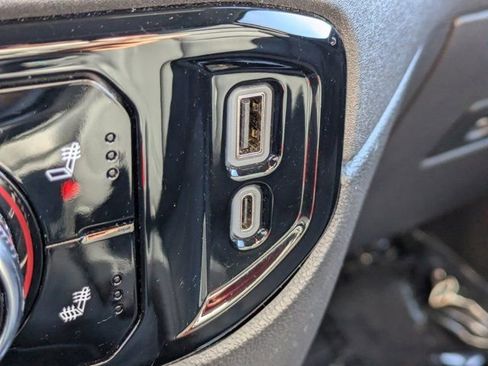 Used 2025 GMC Sierra 1500 SLT image 19