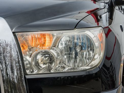 Used 2010 Toyota Tundra 4x4 CrewMax image 17