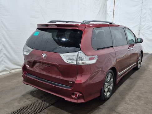 Used 2014 Toyota Sienna SE FWD image 3