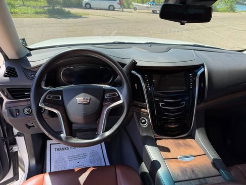Used 2018 Cadillac Escalade Premium Luxury AWD/4WD image 14