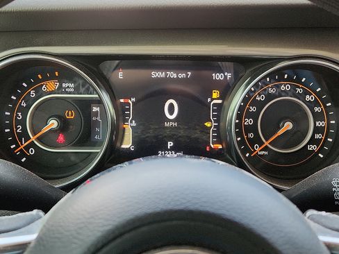 Used 2023 Jeep Wrangler Unlimited Sahara AWD/4WD image 18