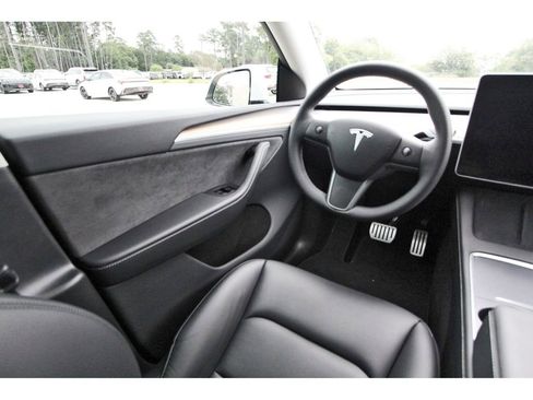 Used 2025 Tesla Model Y Performance AWD/4WD image 11
