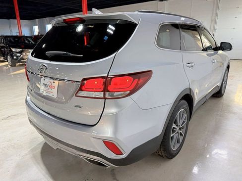 Used 2017 Hyundai Santa Fe SE image 7