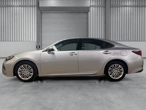 Used 2016 Lexus ES 350 w/ Premium Package w/Wood Trim FWD image 2