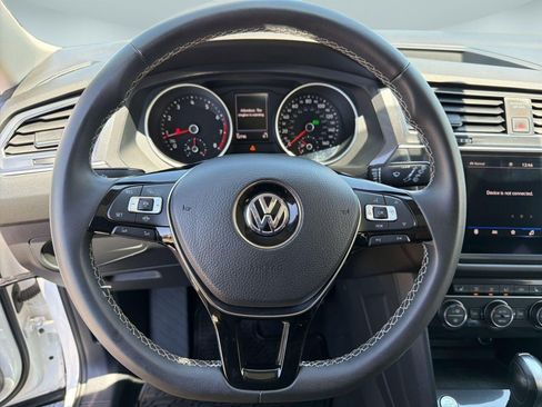 Used 2021 Volkswagen Tiguan SE w/ Panoramic Sunroof Package AWD/4WD image 17